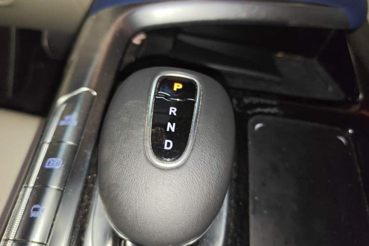 Used VOYAH FREE 2021 Four-Wheel Drive Standard Range-Extended Exclusive Luxury Package Gear Lever