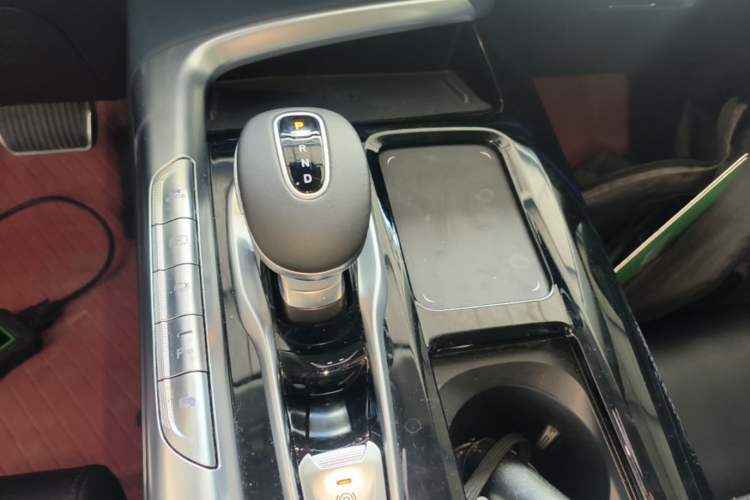 Used VOYAH FREE 2021 Four-Wheel Drive Standard Range-Extended Exclusive Luxury Package Gear Lever
