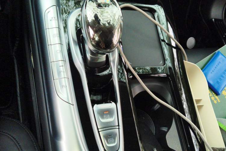 Used VOYAH FREE 2021 Four-Wheel Drive Standard Range-Extended Exclusive Luxury Package Gear Lever