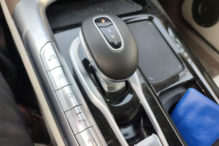 Used VOYAH FREE 2021 Four-Wheel Drive Standard Range-Extended Exclusive Luxury Package Gear Lever