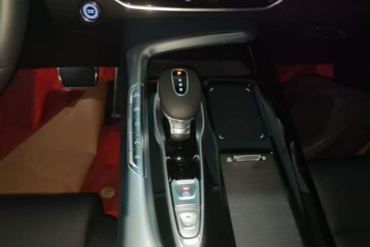 Used VOYAH FREE 2021 Four-Wheel Drive Standard Range-Extended Exclusive Luxury Package Gear Lever