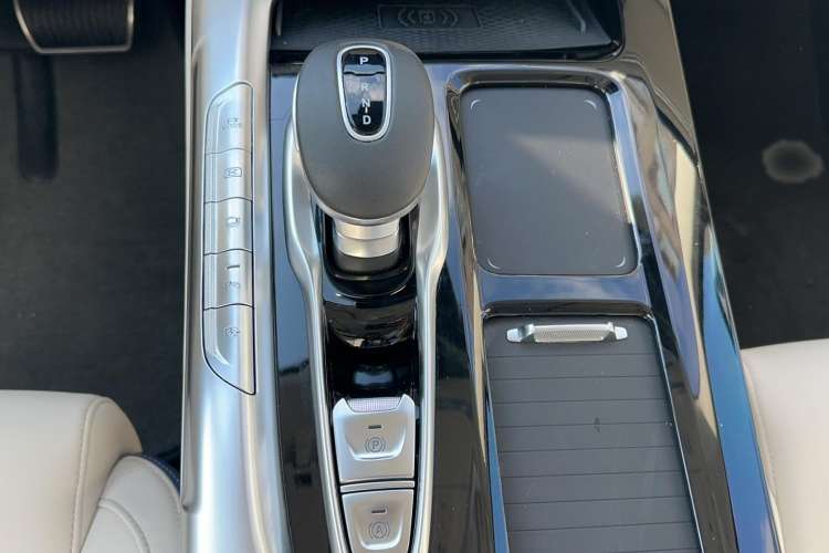 Used VOYAH FREE 2021 Four-Wheel Drive Standard Range-Extended Exclusive Luxury Package Gear Lever