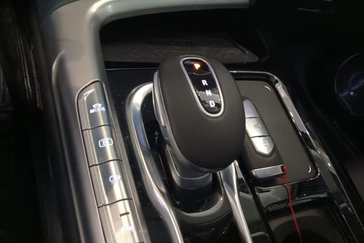 Used VOYAH FREE 2021 Four-Wheel Drive Standard Range-Extended Exclusive Luxury Package Gear Lever