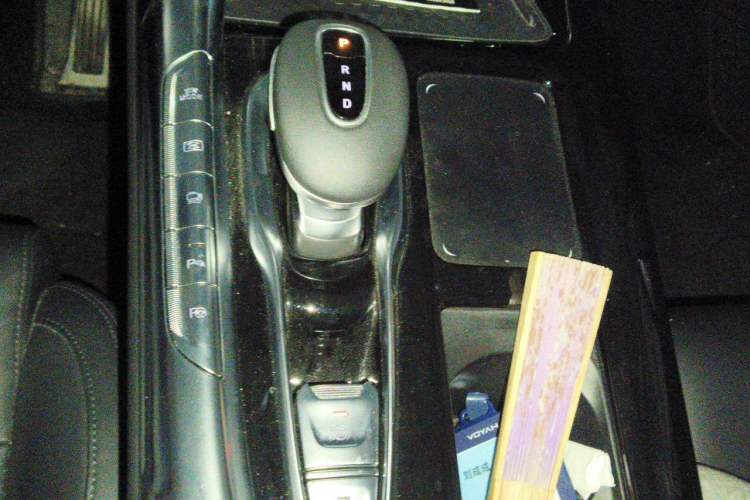 Used VOYAH FREE 2021 Four-Wheel Drive Standard Range-Extended Exclusive Luxury Package Gear Lever