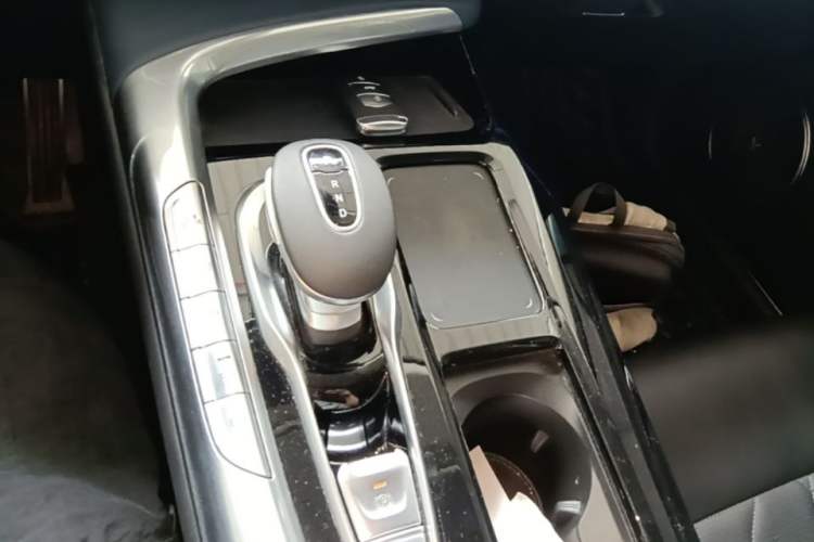 Used VOYAH FREE 2021 Four-Wheel Drive Standard Range-Extended Exclusive Luxury Package Gear Lever