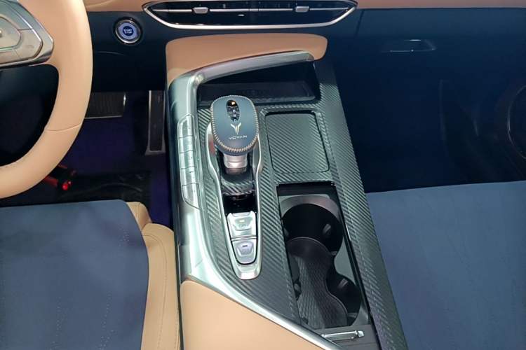 Used VOYAH FREE 2021 Four-Wheel Drive Standard Range-Extended Exclusive Luxury Package Gear Lever