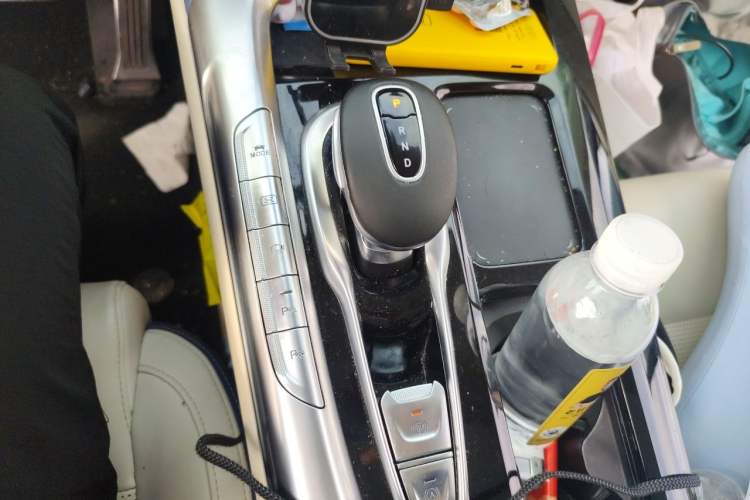 Used VOYAH FREE 2021 Four-Wheel Drive Standard Range-Extended Exclusive Luxury Package Gear Lever
