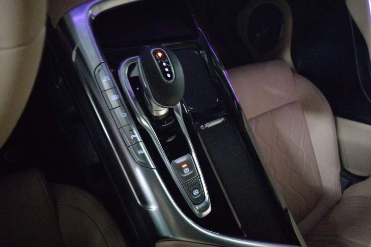 Used VOYAH FREE 2021 Four-Wheel Drive Standard Range-Extended Exclusive Luxury Package Gear Lever