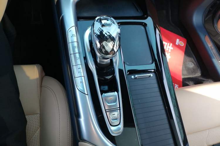 Used VOYAH FREE 2021 Four-Wheel Drive Standard All-Electric Exclusive Luxury Package Headliner