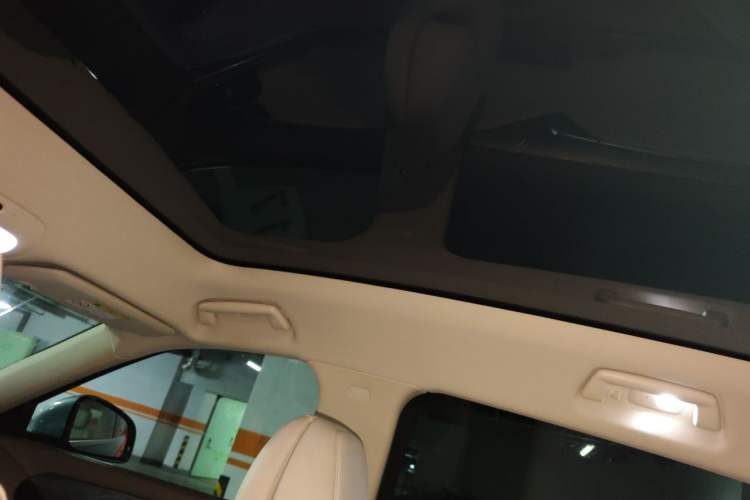 Used VOYAH FREE 2021 Four-Wheel Drive Standard Range-Extended Exclusive Luxury Package Headliner