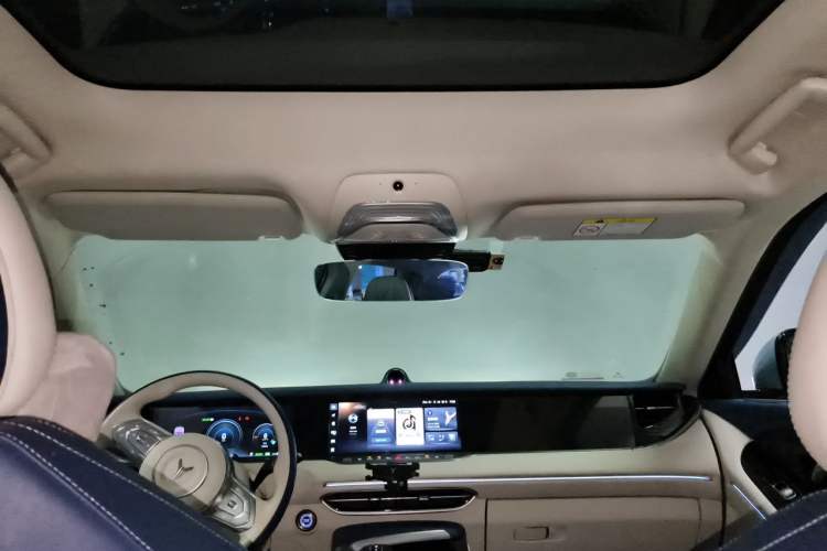 Used VOYAH FREE 2021 Four-Wheel Drive Standard Range-Extended Exclusive Luxury Package Headliner