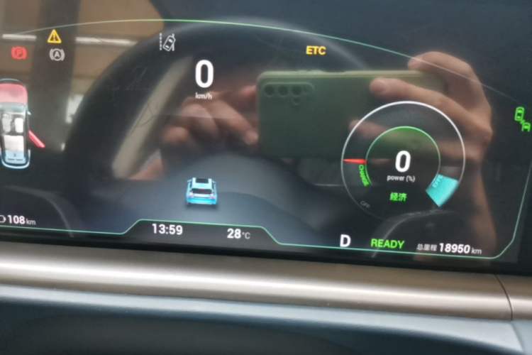 Used VOYAH FREE 2021 Two-Wheel Drive Standard Pure Electric Version Instrument Cluster