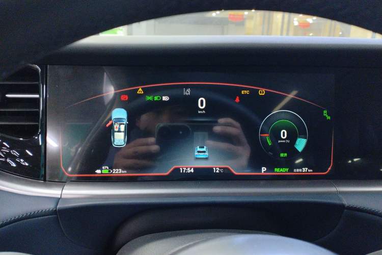 Used VOYAH FREE 2021 Two-Wheel Drive Standard Pure Electric City Edition Instrument Cluster