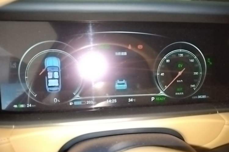 Used VOYAH FREE 2021 Four-Wheel Drive Standard Range-Extended Exclusive Luxury Package Instrument Cluster