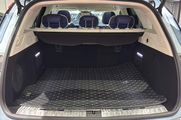 Used VOYAH FREE 2021 Four-Wheel Drive Standard Range-Extended Exclusive Luxury Package Interior 12