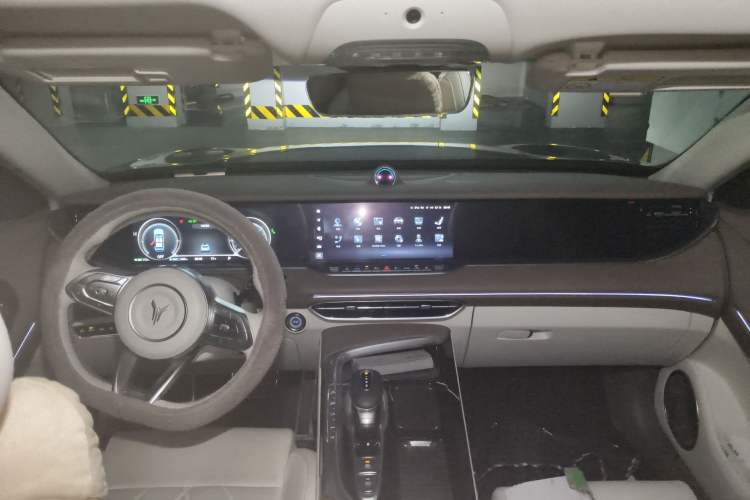 Used VOYAH FREE 2021 Four-Wheel Drive Standard Range-Extended Exclusive Luxury Package Interior 2