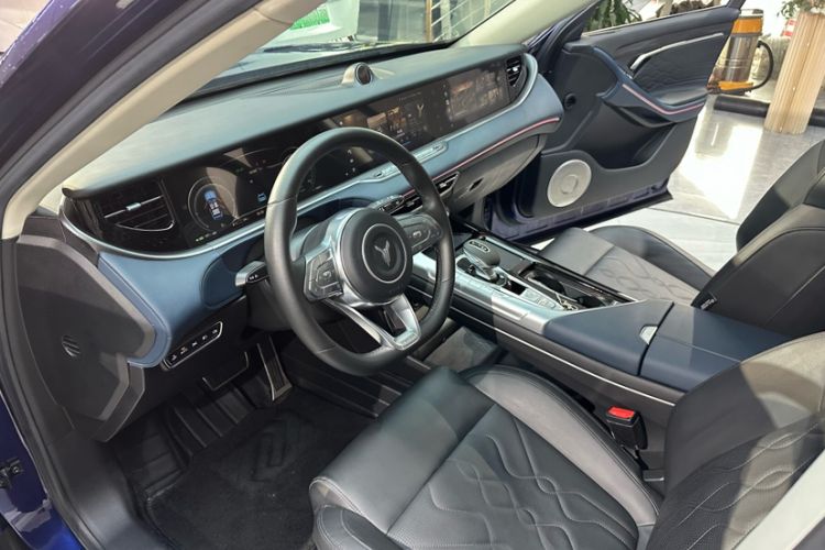 Used VOYAH FREE 2021 Four-Wheel Drive Standard Range-Extended Exclusive Luxury Package Interior 2