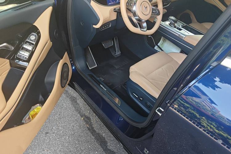 Used VOYAH FREE 2021 Four-Wheel Drive Standard Range-Extended Exclusive Luxury Package Interior 3