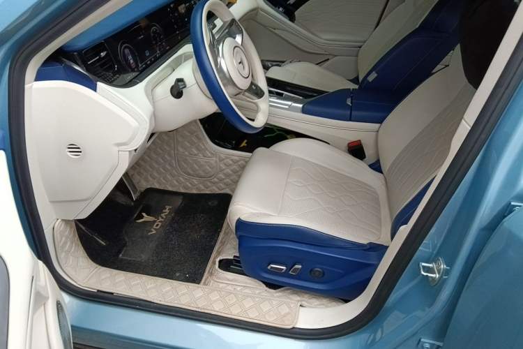 Used VOYAH FREE 2021 Four-Wheel Drive Extended-Range First-Edition Commemorative Model Interior 3