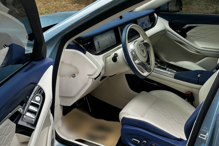 Used VOYAH FREE 2021 Four-Wheel Drive Standard Range-Extended Exclusive Luxury Package Interior 3