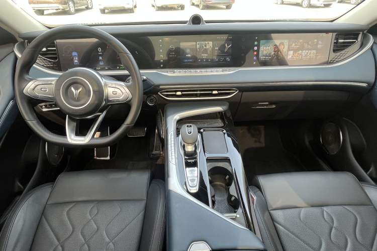 Used VOYAH FREE 2021 Four-Wheel Drive Standard Range-Extended Exclusive Luxury Package Interior 3
