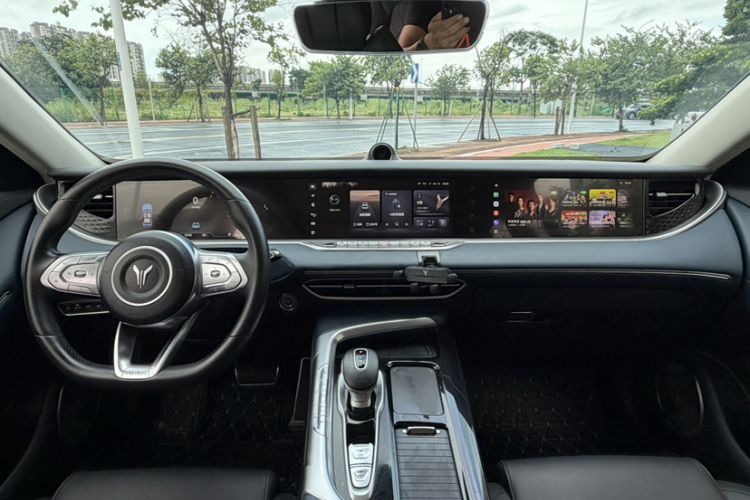 Used VOYAH FREE 2021 Four-Wheel Drive Standard All-Electric Exclusive Luxury Package Interior 4
