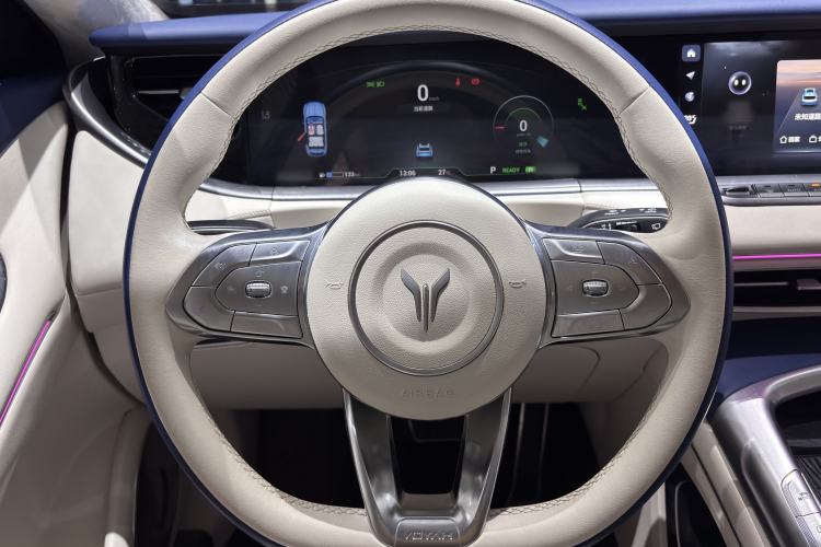 Used VOYAH FREE 2021 Four-Wheel Drive Standard Range-Extended Exclusive Luxury Package Interior 7