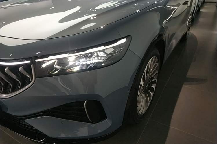 Used VOYAH FREE 2021 Four-Wheel Drive Standard All-Electric Exclusive Luxury Package Left Front Headlight