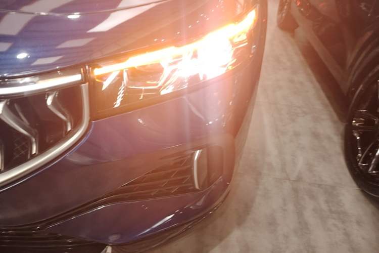 Used VOYAH FREE 2021 Four-Wheel Drive Standard Range-Extended Exclusive Luxury Package Left Front Headlight