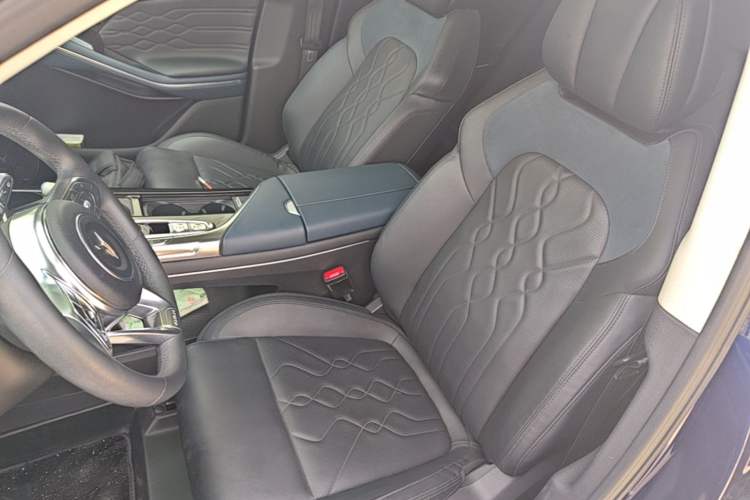 Used VOYAH FREE 2021 Four-Wheel Drive Standard Range-Extended Exclusive Luxury Package Left Front Seat