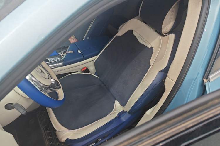 Used VOYAH FREE 2021 Four-Wheel Drive Extended-Range First-Edition Commemorative Model Left Front Seat