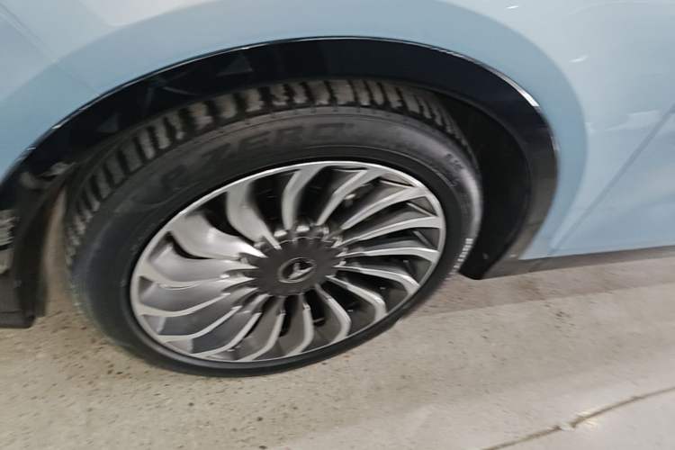 Used VOYAH FREE 2021 Four-Wheel Drive Standard Range-Extended Exclusive Luxury Package Left Front Wheel Hub