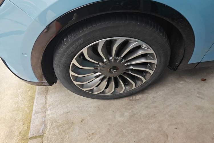 Used VOYAH FREE 2021 Two-Wheel Drive Standard Pure Electric City Edition Left Front Wheel Hub