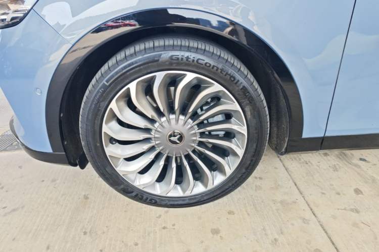 Used VOYAH FREE 2021 Four-Wheel Drive Standard Range-Extended Exclusive Luxury Package Left Front Wheel Hub