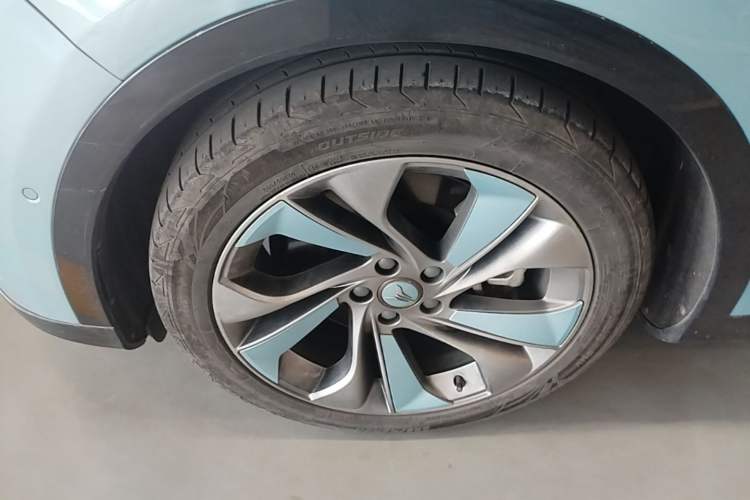 Used VOYAH FREE 2021 Four-Wheel Drive Standard Range-Extended Exclusive Luxury Package Left Front Wheel Hub