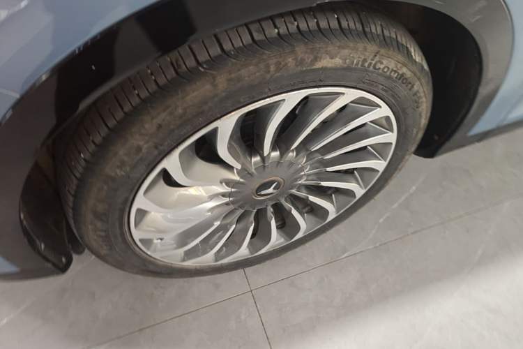 Used VOYAH FREE 2021 Four-Wheel Drive Standard Range-Extended Exclusive Luxury Package Left Front Wheel Hub