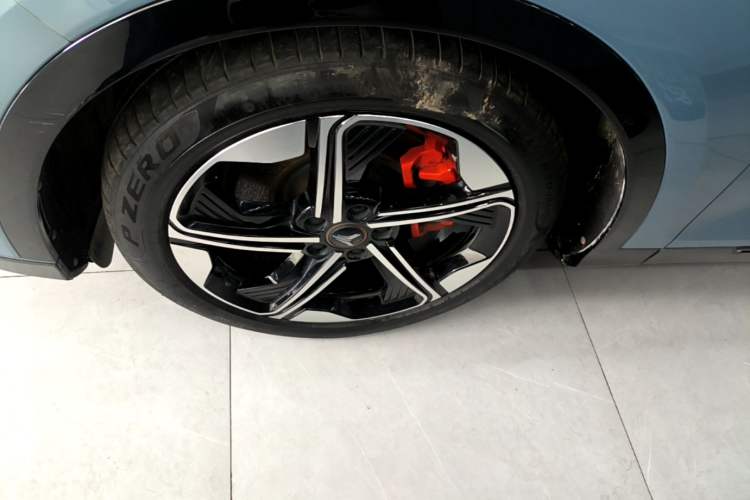Used VOYAH FREE 2021 Four-Wheel Drive Standard Range-Extended Exclusive Luxury Package Left Front Wheel Hub