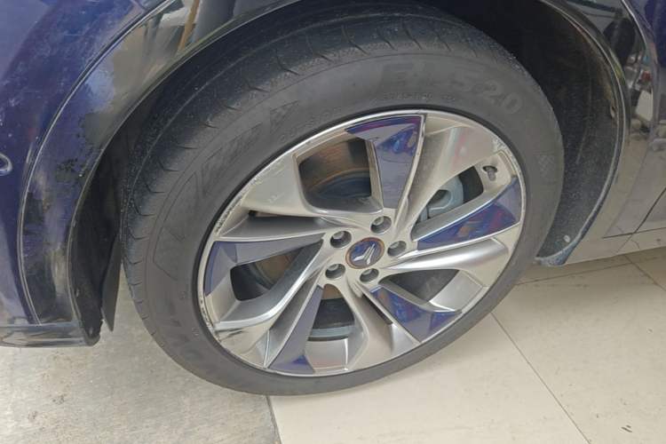 Used VOYAH FREE 2021 Four-Wheel Drive Standard Range-Extended Exclusive Luxury Package Left Front Wheel Hub