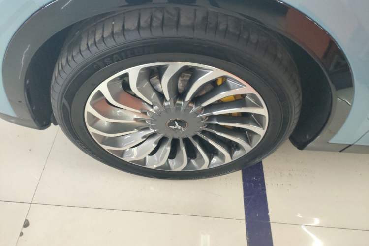 Used VOYAH FREE 2021 Four-Wheel Drive Extended-Range First Edition Commemorative Edition Exclusive Luxury Package Left Front Wheel Hub
