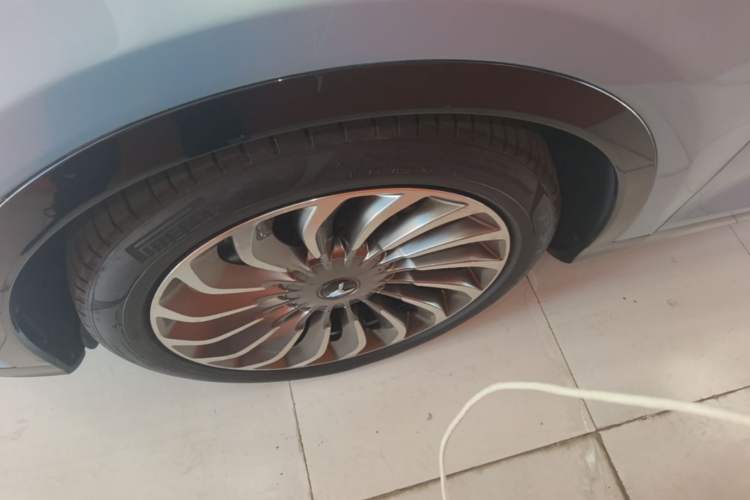 Used VOYAH FREE 2021 Four-Wheel Drive Standard All-Electric Exclusive Luxury Package Left Front Wheel Hub
