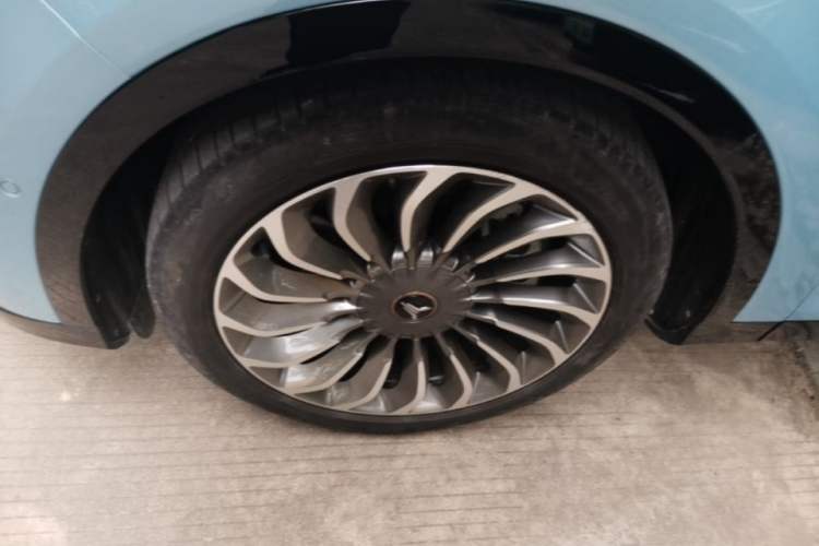 Used VOYAH FREE 2021 Two-Wheel Drive Standard Pure Electric Version Left Front Wheel Hub