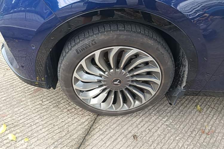 Used VOYAH FREE 2021 Four-Wheel Drive Standard Range-Extended Exclusive Luxury Package Left Front Wheel Hub