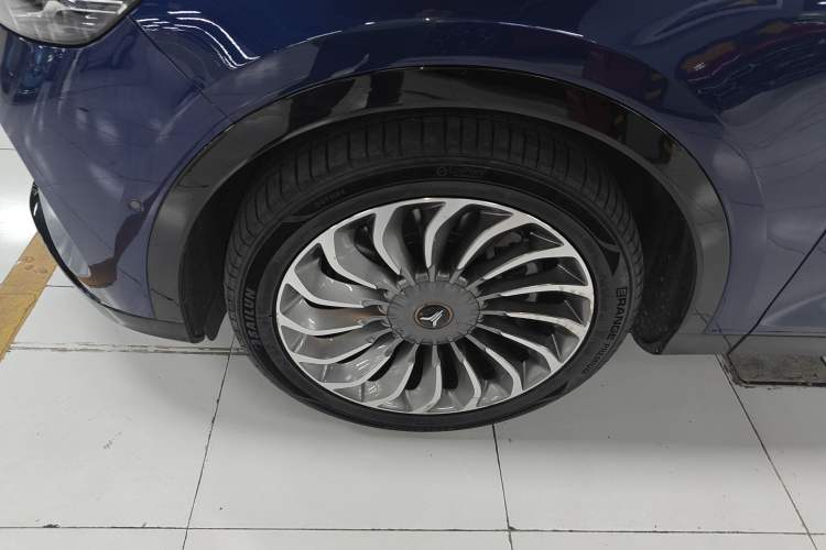 Used VOYAH FREE 2021 Four-Wheel Drive Standard Range-Extended Exclusive Luxury Package Left Front Wheel Hub