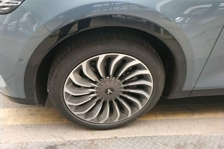 Used VOYAH FREE 2021 Four-Wheel Drive Standard Range-Extended Exclusive Luxury Package Left Front Wheel Hub