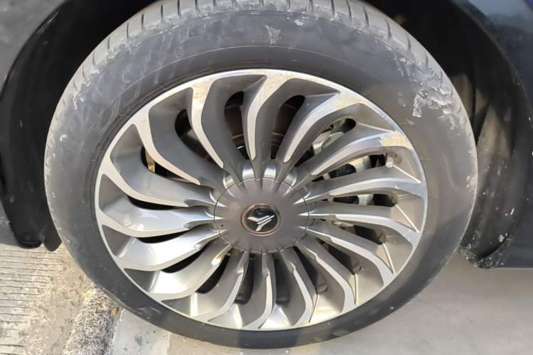 Used VOYAH FREE 2021 Four-Wheel Drive Standard Range-Extended Exclusive Luxury Package Left Front Wheel Hub