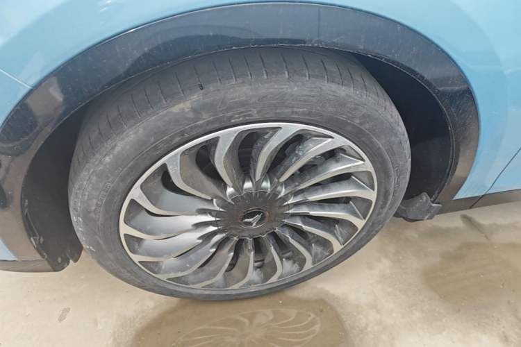 Used VOYAH FREE 2021 Four-Wheel Drive Extended-Range First-Edition Commemorative Model Left Front Wheel Hub