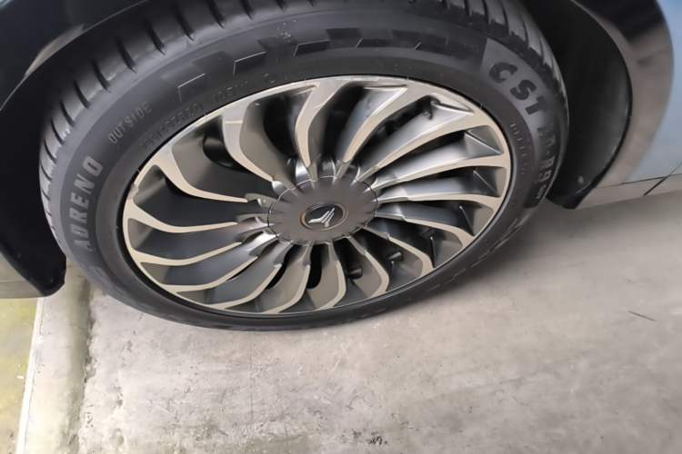 Used VOYAH FREE 2021 Four-Wheel Drive Standard Range-Extended Exclusive Luxury Package Left Front Wheel Hub