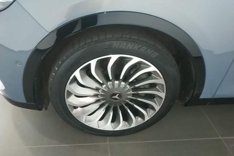 Used VOYAH FREE 2021 Four-Wheel Drive Standard All-Electric Exclusive Luxury Package Left Front Wheel Hub