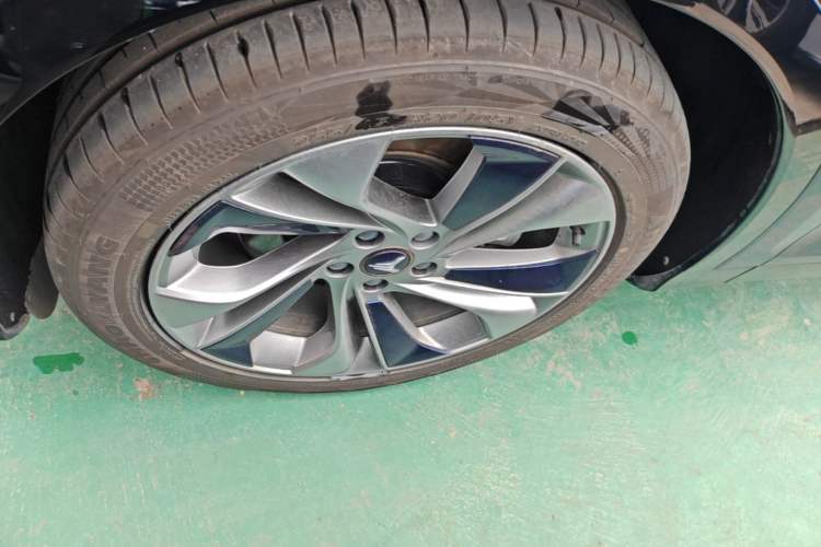 Used VOYAH FREE 2021 Four-Wheel Drive Extended-Range First Edition Commemorative Edition Exclusive Luxury Package Left Front Wheel Hub