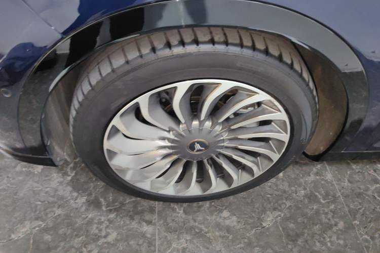 Used VOYAH FREE 2021 Four-Wheel Drive Standard Range-Extended Exclusive Luxury Package Left Front Wheel Hub